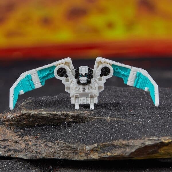 Transformers Adventures - Nightstrike - Deluxe Class - Transformers Legacy United